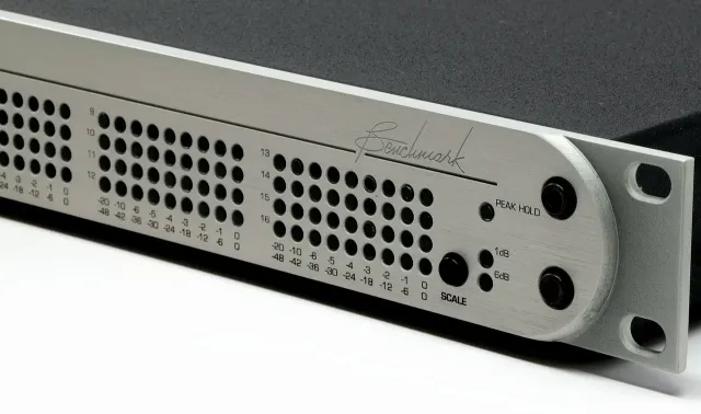 Benchmark ADC16 Silver фото-4 Benchmark ADC16 Silver фото-4