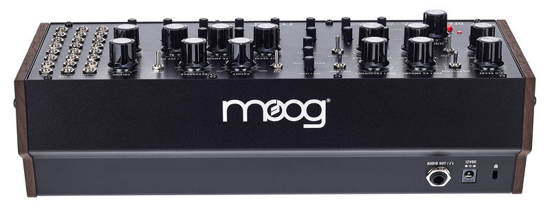 Синтезатор Moog DFAM 