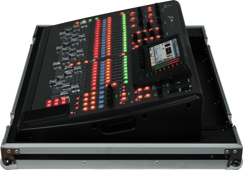 Цифровой микшер Behringer X32-TP - фото2